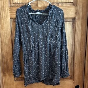 Women’s v neck crinkle maternity top M